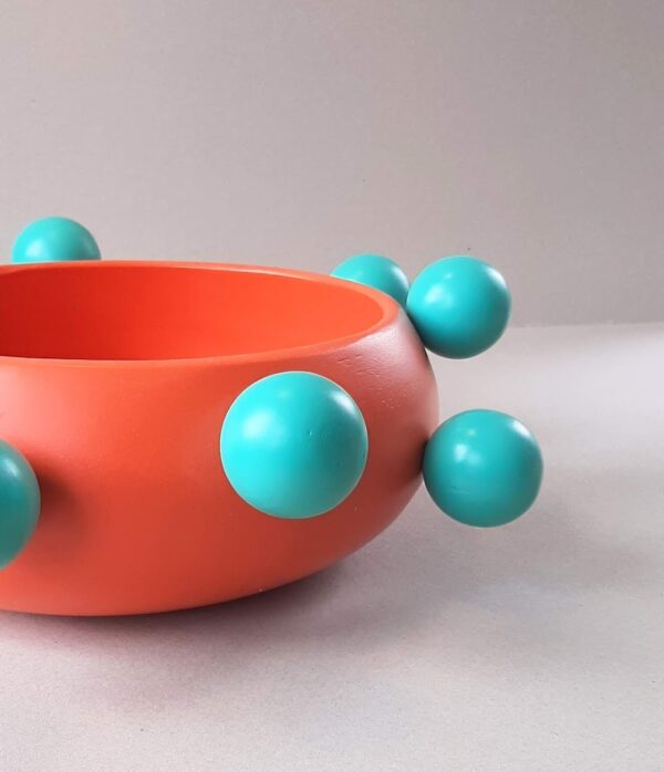 Oranje houten schaal met groene ballen - Afbeelding 3