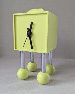 Design Klokje met bolpootjes 1